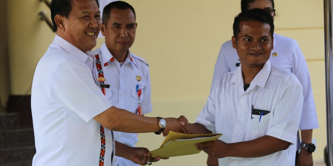 Sembilan Camat Terima Randis  Roda Empat, Diserahkan Plh Sekda Lambar