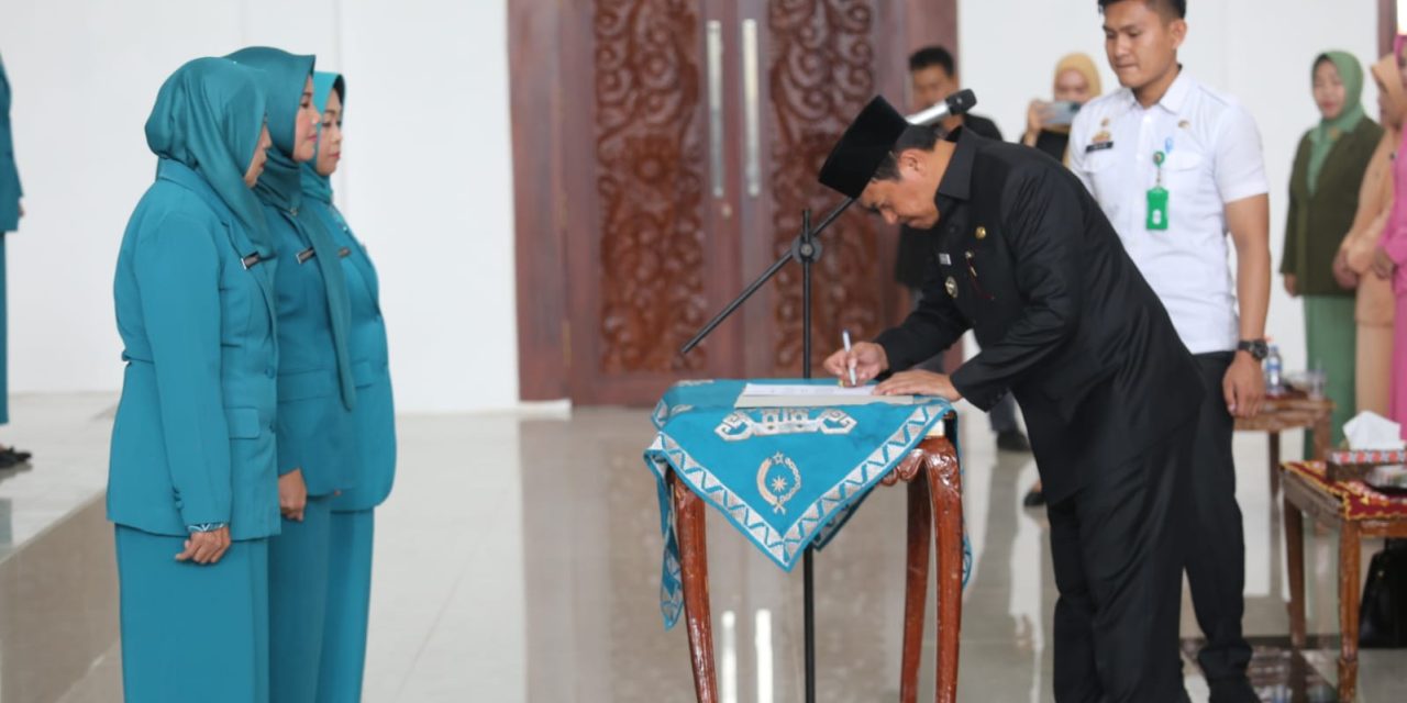 NY. Dra Zelda Naturi Nukman, M.M dilantik sebagai PJ. Ketua TP-PKK Kabupaten Lampung Barat.