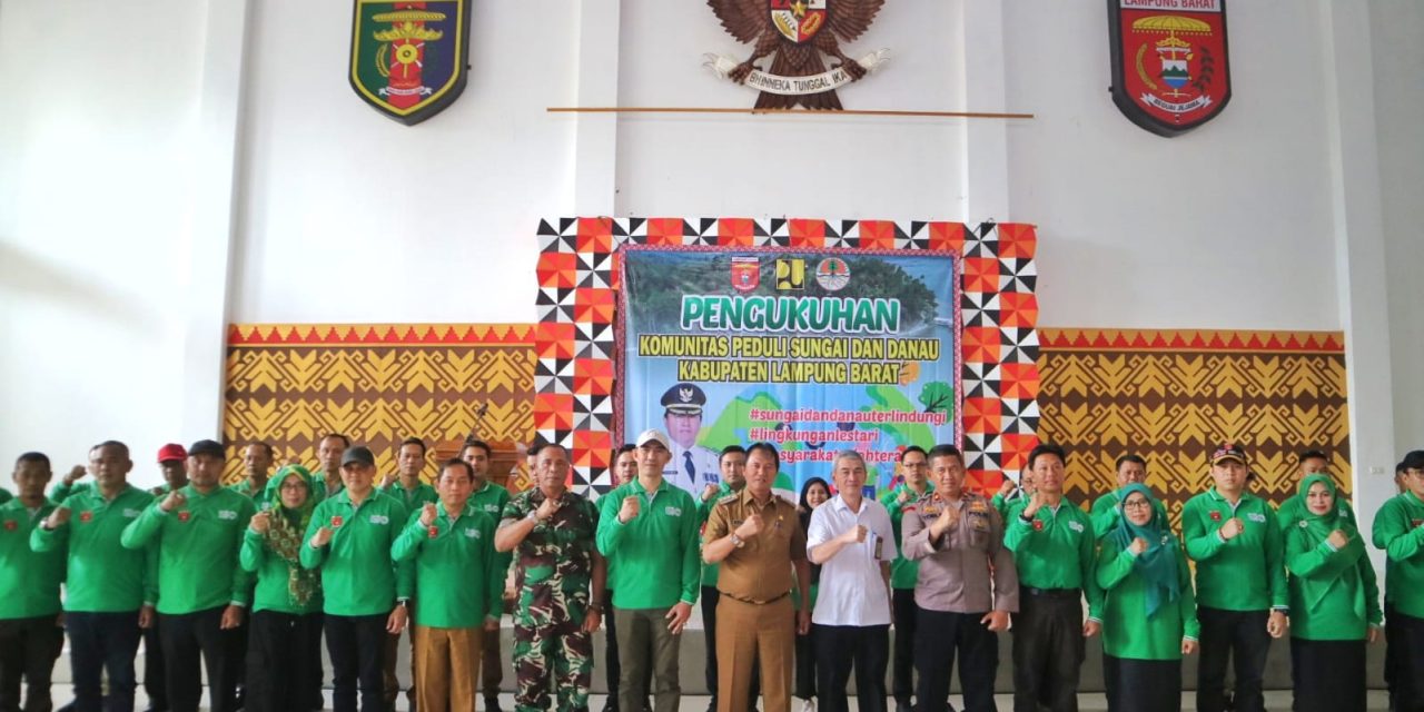Pj. Bupati Lambar Kukuhkan 45 Orang Pengurus Komunitas Peduli Sungai Dan Danau.