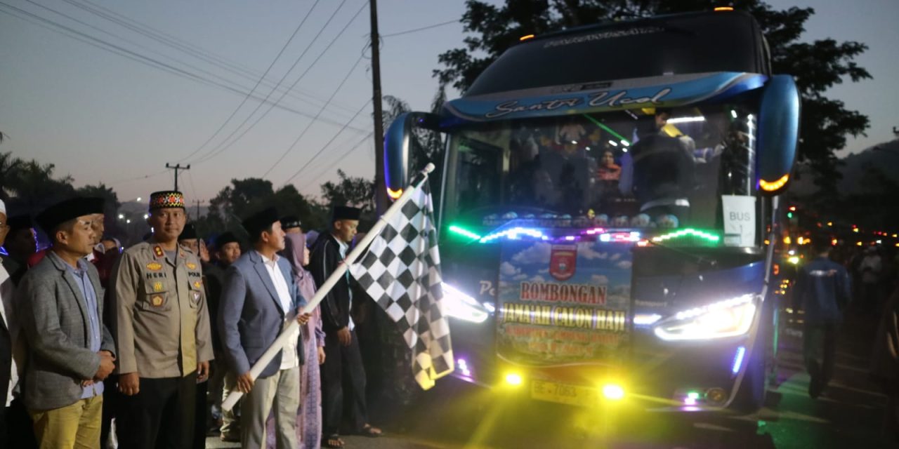 Pj. Bupati Lambar lepas 388 jamaah haji asal Lampung Barat