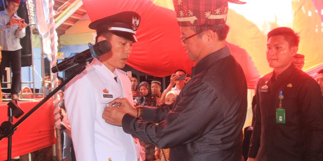 Lantik Pratin PAW Pekon Tapak Siring, Ini Pesan Pj. Bupati Lambar.