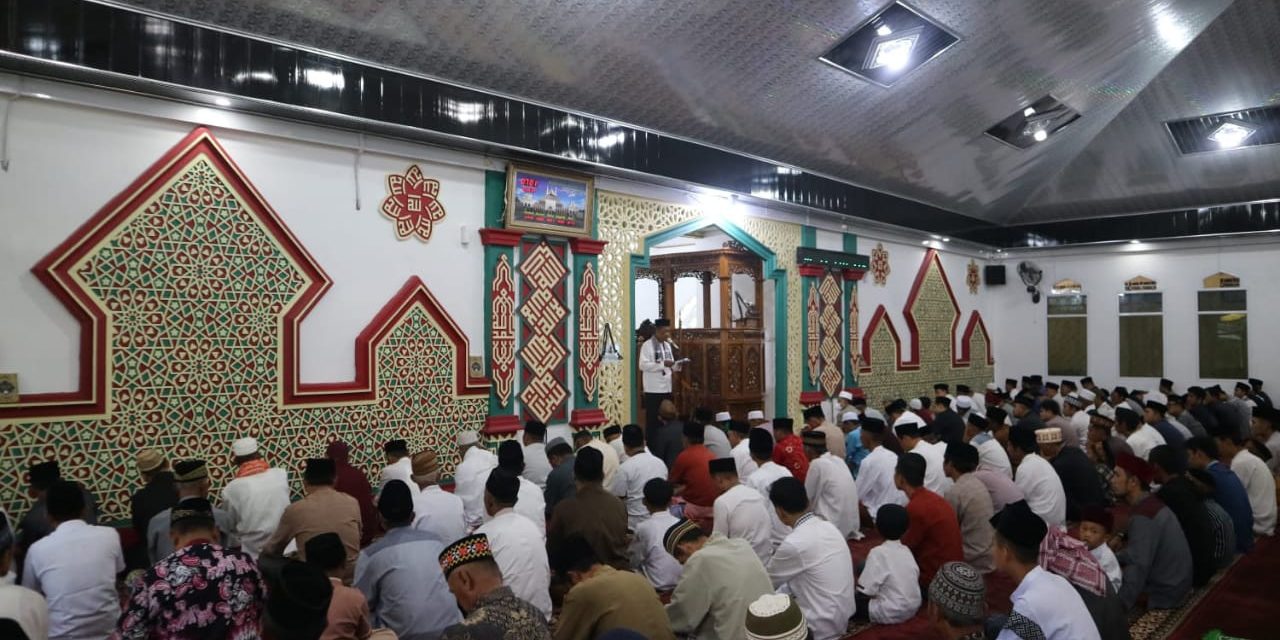 Jajaran Pemkab Lambar laksanakan sholat idul adha 1444 Hijriyah / tahun 2023 masehi di tiga tempat.