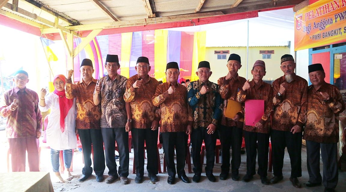 Hadiri pengukuhan PWRI Lampung Barat tingkat kecamatan, Pj. Bupati Lambar harap PWRI jadinmitra pemerintah dalam menangani usaha kesejahteraan sosial masyarakat