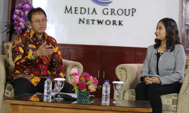 Jadi Narasumber Talkshow, Pj. Bupati Nukman Beberkan Capain-capaian Yang Telah Diraih Pemkab Lambar