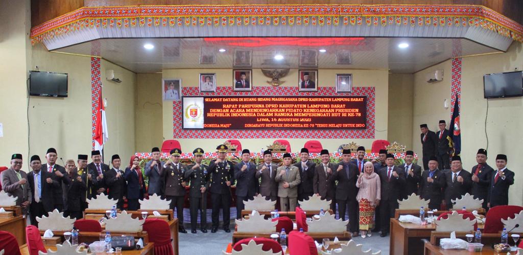 Pj. Bupati Lambar Drs. Nukman, MM hadiri rapat paripurna dengan DPRD dalam  rangka HUT RI ke-78