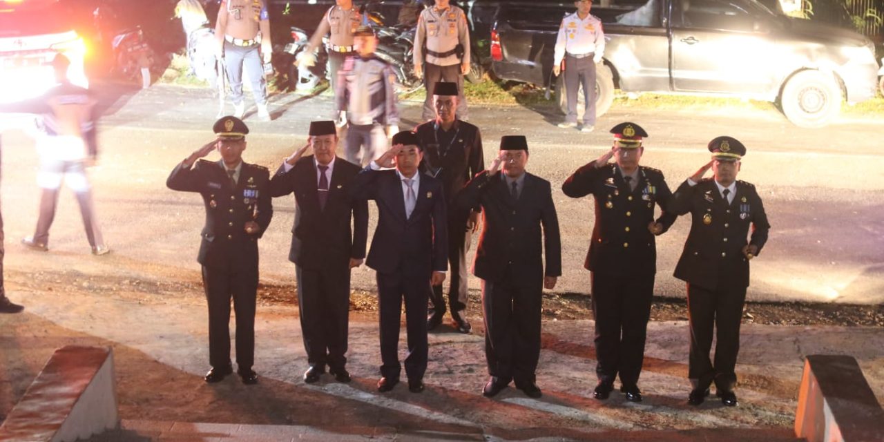 Pemkab Lambar dan Forkopimda lakukan apel kehormatan dan renungan suci di Taman Makam Pahlawan Liwa