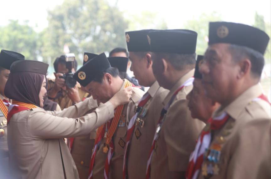 Ikuti Apel Besar Perayaan Hut Pramuka, Pj. Bupati Lambar Terima Penghargaan Lencana Melati.