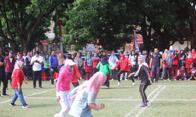 Rayakan Hut Ke-32, Pemkab Lambar Gelar Berbagai Lomba Permaian Olahraga Tradisional.