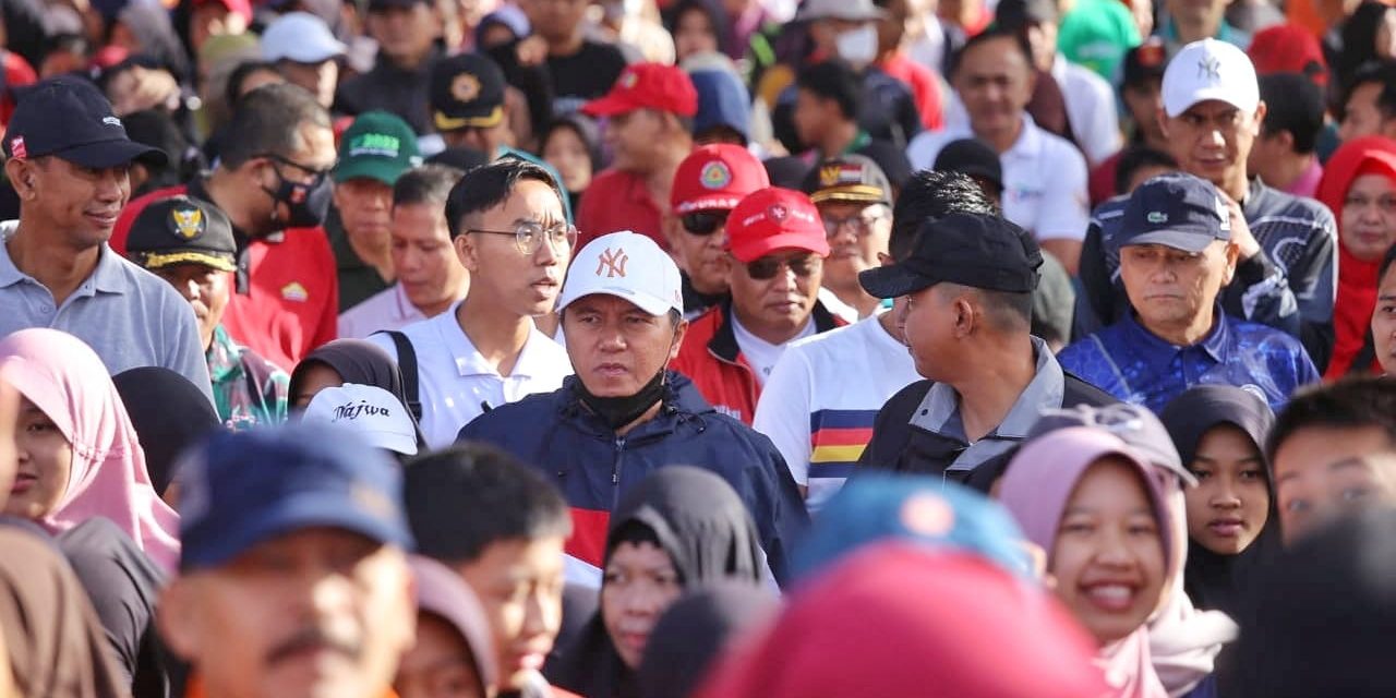 Ribuan Masyarakat Jalan Sehat Bersama Pj. Bupati Lampung Barat.