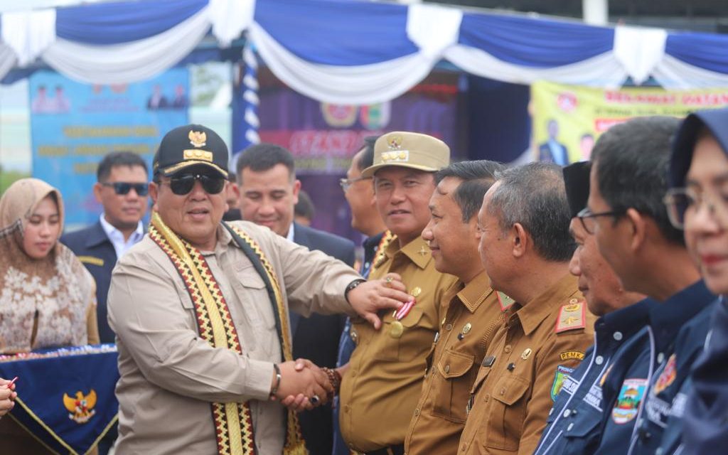 Pj. Bupati Lambar terima penghargaan Satya lencana Adhitya Karya Mahatva Yodha Utama