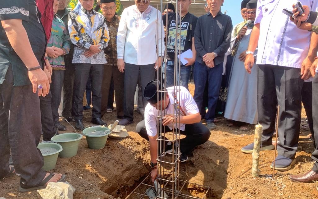 Pj. Bupati Lambar lakukan peletakan batu pertama pembangunan Masjid Al-Furqon di Pekon Sukarame Kecamatan Belalau