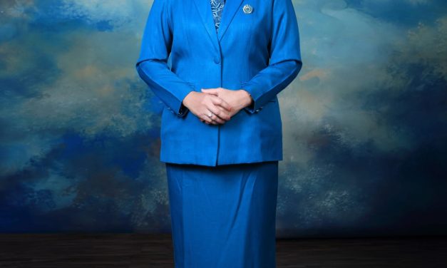 Wakili Provinsi Lampung Pemilihan Putri Anak Indonesia Kalya Raih Runner Up V, Ketua Dekranasda Lambar Sampaikan Selamat.