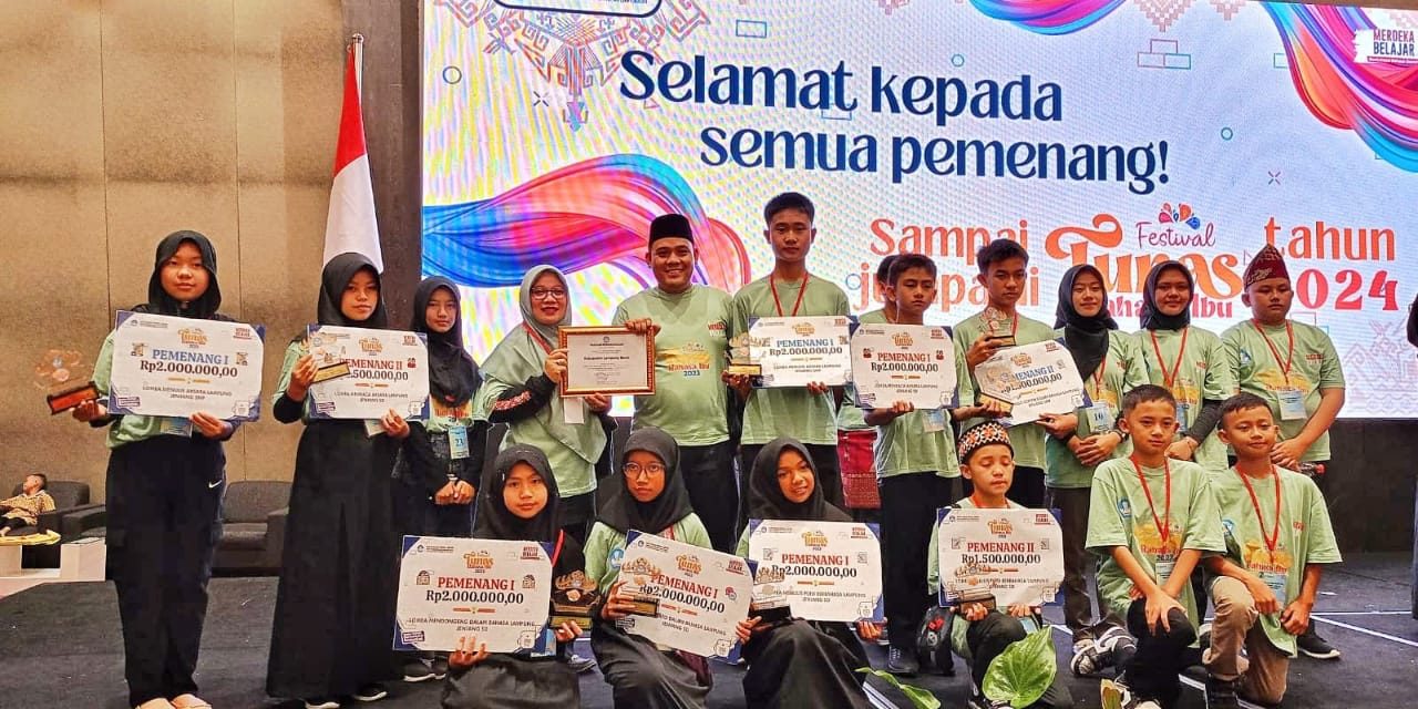 Ketua TP-PKK Lambar Apresiasi Siswa-siswi Asal Lampung Barat Ukir Prestasi Tingkat Provinsi Lampung.