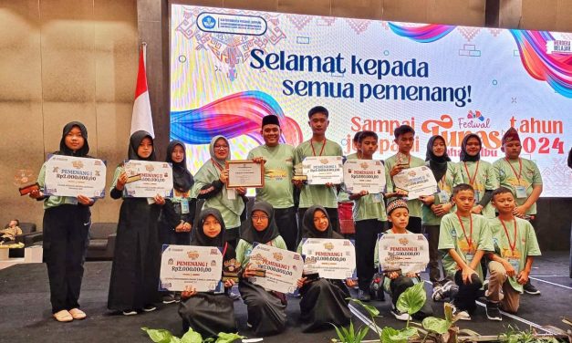 Ketua TP-PKK Lambar Apresiasi Siswa-siswi Asal Lampung Barat Ukir Prestasi Tingkat Provinsi Lampung.