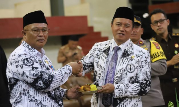 Pj. Bupati Lampung Barat Hadiri peringatan Hari Guru Nasional