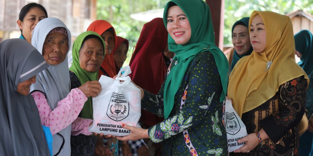 Peringati Hari Ibu ke-95, TP-PKK Lambar Berbagi Sembako Untuk Lansia.