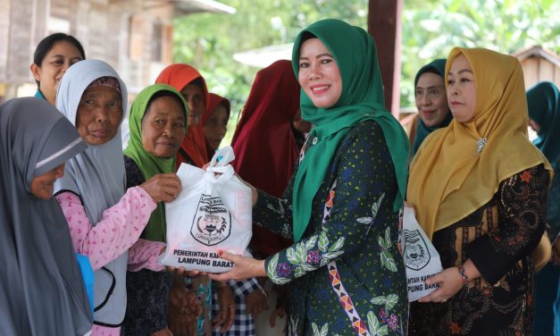 Peringati Hari Ibu ke-95, TP-PKK Lambar Berbagi Sembako Untuk Lansia.