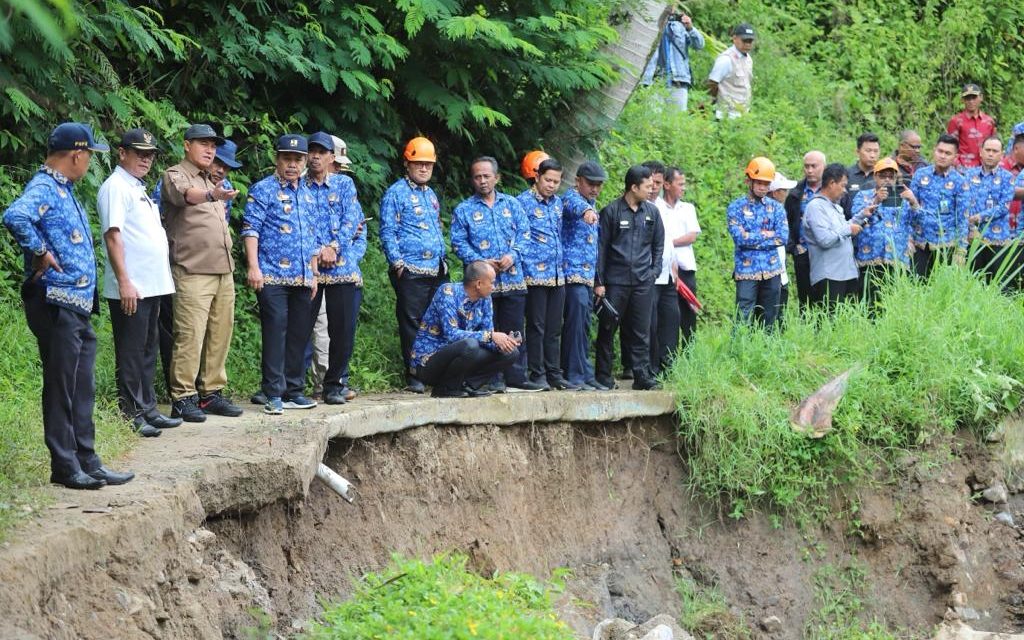 Pj. Bupati Lampung Barat Jawab Keluh Kesah Masyarakat Buay Nyerupa.