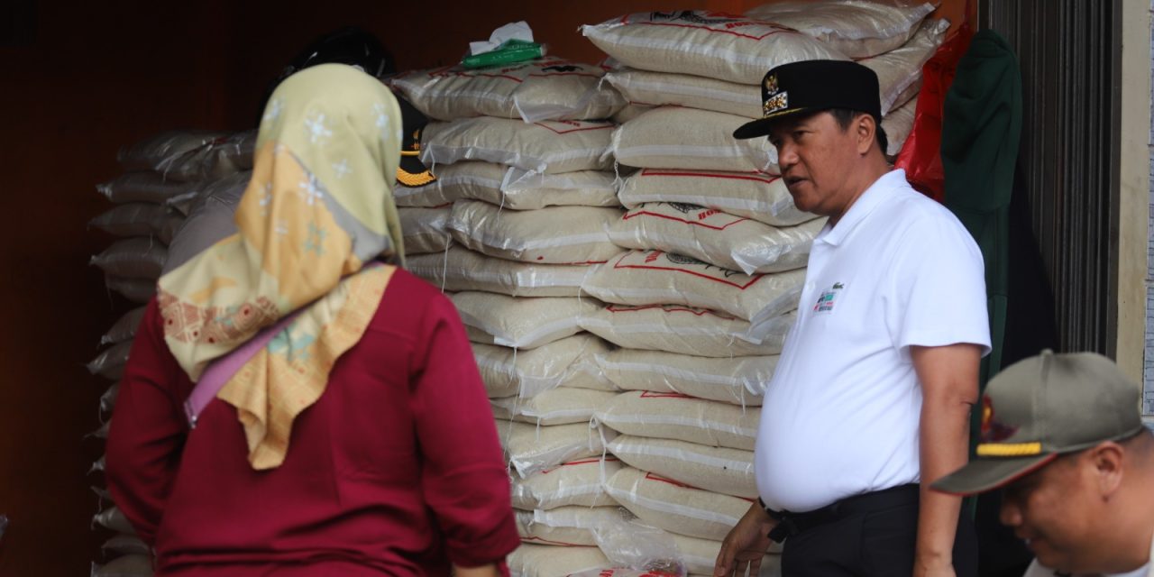 Pastikan Stok Bahan Pokok Jelang Ramadhan Dalam Keadaan Setabil, Pj. Bupati Nukman Lakukan Monitoring Pasar