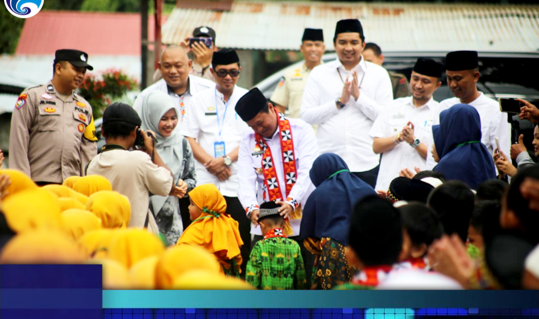 Semarakkan Bulan Suci Ramadhan, Pj Bupati Lampung Barat Bagikan 220 Paket Sembako