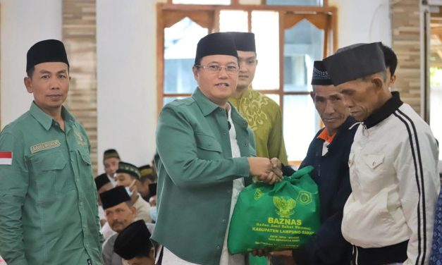 Pj Bupati Nukman Berikan Sejumlah Bantuan Di Kecamatan Batu Brak.