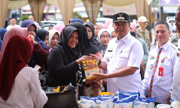GPM Jelang Hari Raya Idul Adha, Pj Bupati Nukman Harap Masyarakat Dapat Sembako Murah Berkualitas