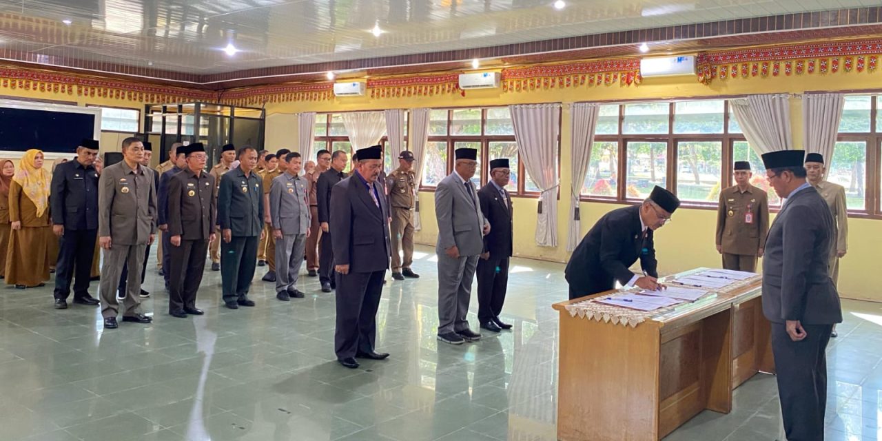 Pj. Bupati Nukman Lantik Empat Pejabat Eselon II Lingkungan Pemerintah Kabupaten Lampung Barat.