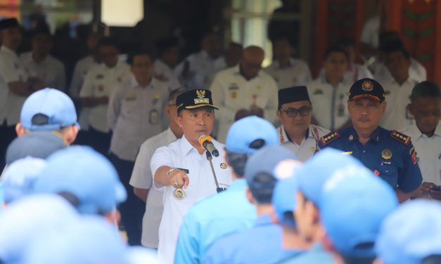 Bupati Lampung Barat Berikan Arahan dan Motivasi kepada Petugas Pemadam Kebakaran