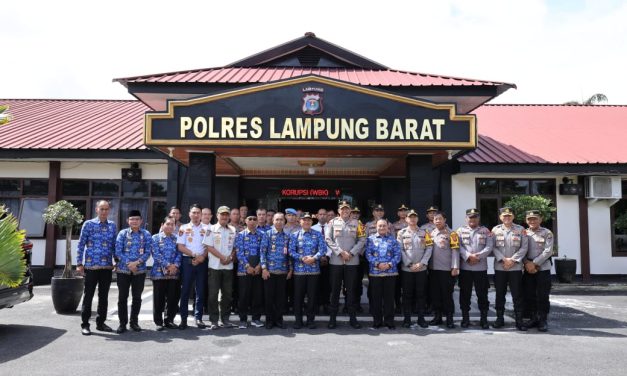 Perkuat Sinergi, Bupati Parosil Mabsus dan Wabup Mad Hasnurin Sambangi Kantor Forkopimda.