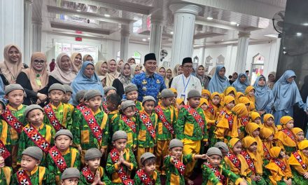Bupati Lambar Parosil Mabsus Apresiasi Paud Islam Alif Membudayakan Kebiasaan Menabung Sejak Dini.