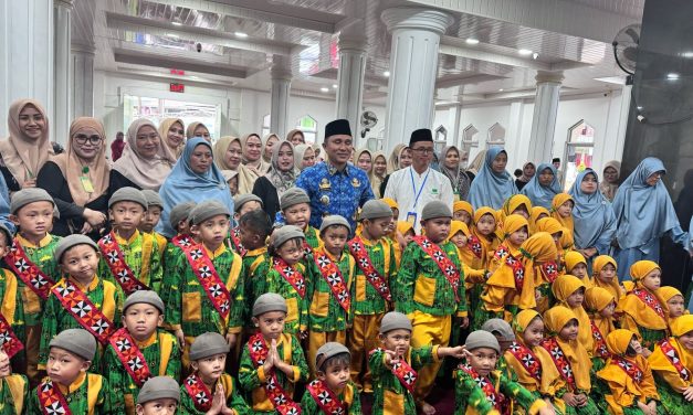Bupati Lambar Parosil Mabsus Apresiasi Paud Islam Alif Membudayakan Kebiasaan Menabung Sejak Dini.