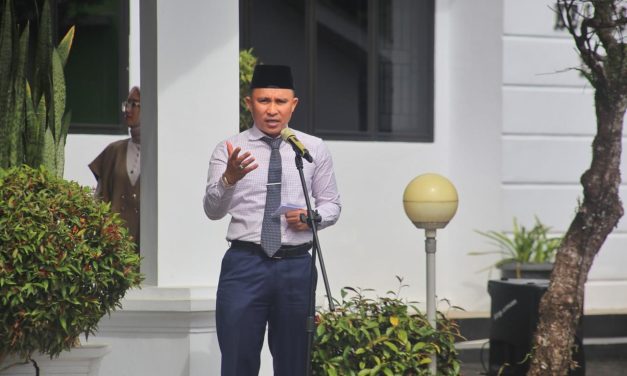 Bupati Parosil Apresiasi Kegiatan Bazar Murah yang Diselenggarakan Kejari Lampung Barat