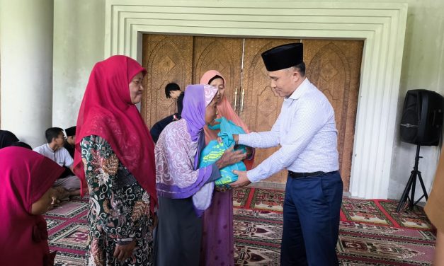 Pemkab Lambar serahkan santunan kepada 27 anak yatim/piatu dan 40 orang dhuafa