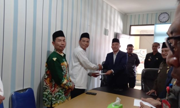 Bupati Lampung Barat Parosil Mabsus Tunaikan Zakat Fitrah Bersama Jajaran, Tegaskan Dukungan Untuk BAZNAS