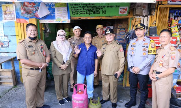 Wabup Mad Hasnurin Hadir Menjawab Keluhan Masyarakat Terhadap Kelangkaan Gas LPG