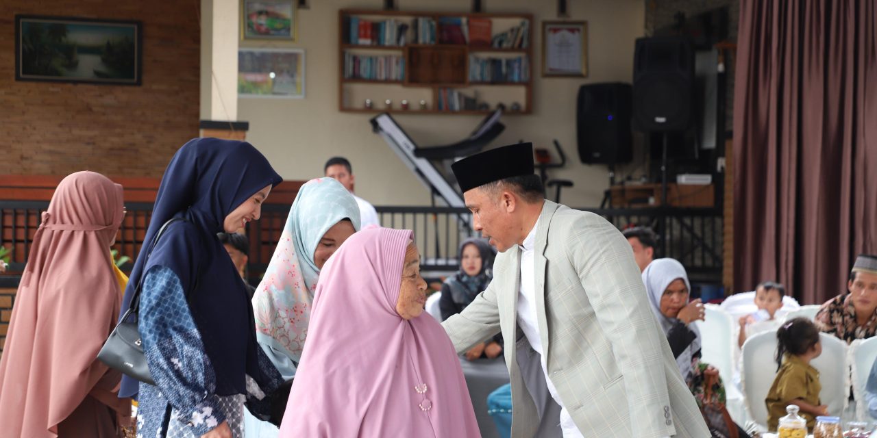 Merajut Kebersamaan di Hari Kemenangan, Bupati Lambar Open House di Kediamannya.