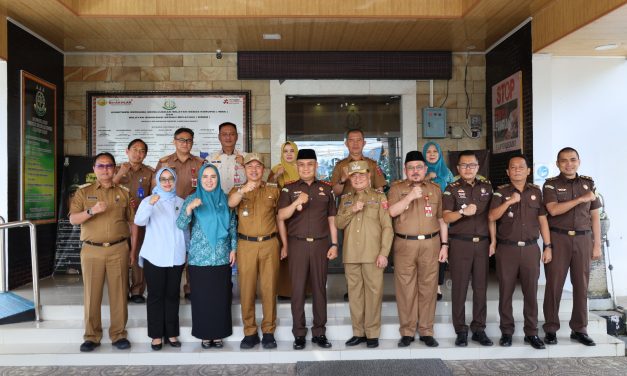 Silaturahmi Idul Fitri, Bupati Lambar Parosil Mabsus Boyong Jajaran Kunjungi Forkopimda