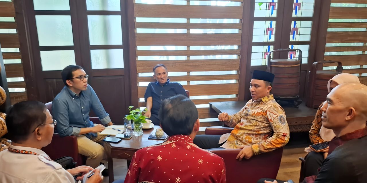Komitmen Peningkatan Pembangunan dan Kemajuan di Suoh dan BNS, Parosil Temui Komisaris PLN di Jakarta