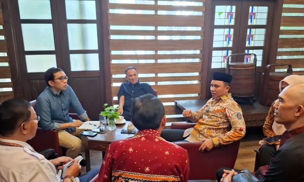 Komitmen Peningkatan Pembangunan dan Kemajuan di Suoh dan BNS, Parosil Temui Komisaris PLN di Jakarta