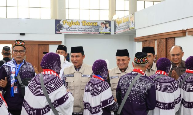 Parosil Mabsus Melepas 311 Calon Jamaah Haji Asal Lampung Barat
