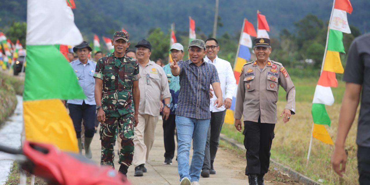 Parosil Mabsus Canangkan Modernisasi Pertanian di Sawah Lega: Petani Adalah Penjaga NKRI