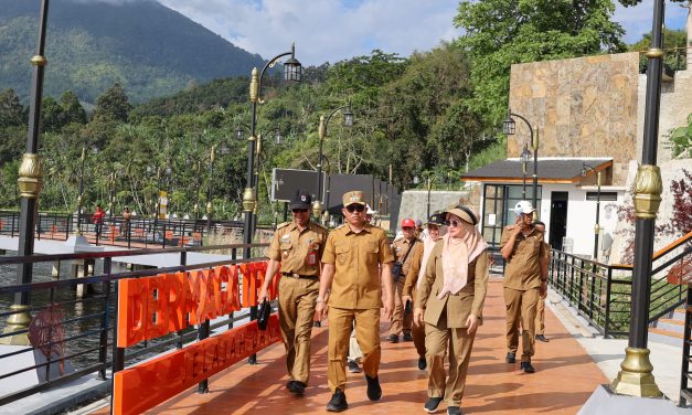 Bupati Parosil Tegaskan Stabilitas Harga di Pasar Tematik Danau Ranau: “Jangan Jadi Aji Mumpung!