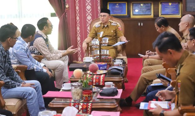 Sambut Kunjungan Putu Kesuma, Parosil : Awal Tahun Masyarakat Sidorejo dan Roworejo Rasakan Terangnya Listrik