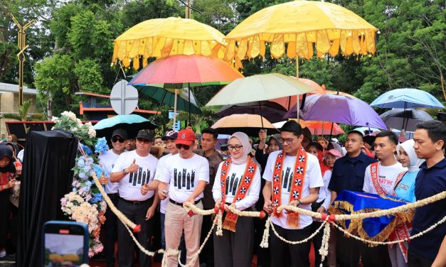 Resmikan Pasar Tematik Parosil Minta Dukungan Infrastruktur Kepada Pemerintah Provinsi