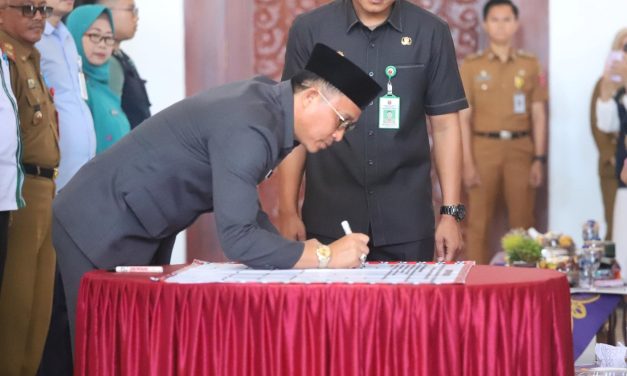 Tangani Kekerasan Terhadap Perempuan dan Anak, Parosil Lakukan Penandatangan Komitmen Berama