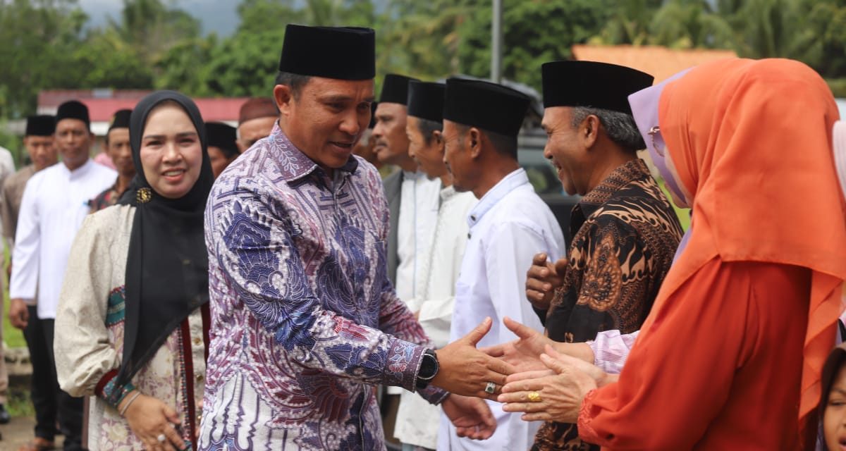Bupati Parosil Ajak Warga “Bersih Kampung, Bersih Hati” Lewat Pengajian Akbar dan Bersih Desa di Sukamarga