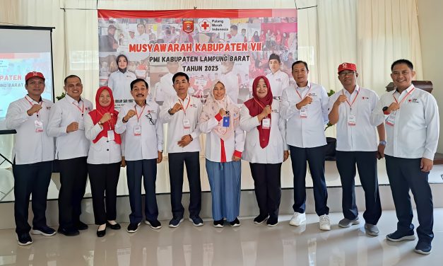 Kembali Terpilih Jadi Ketua PMI Lambar, Parosil Mabsus Sampaikan Selamat Kepada Edi Novial.