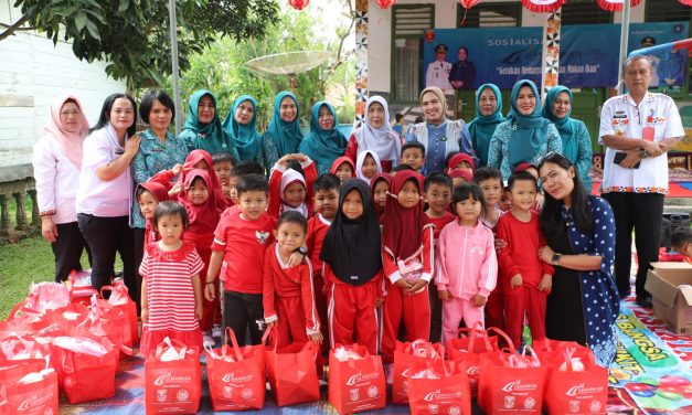 Partinia Parosil Mabsus Ajak Siswa Paud Tunas Bangsa Gemar Makan Ikan