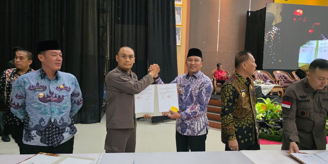 Parosil Mabsus Tandatangani MoU Kesepakatan Jaga Desa Dengan Kajari Lampung Barat