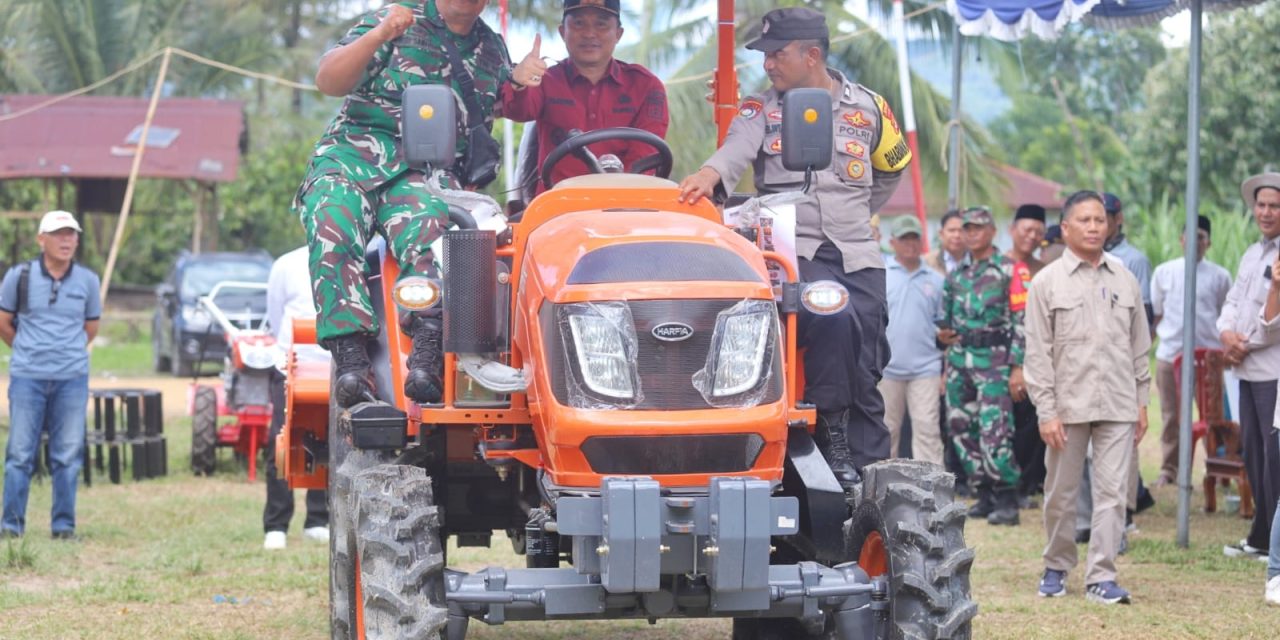Lampung Barat Lakukan Langkah Strategis Menuju Swasembada Pangan: Bupati Parosil Serahkan Alsintan Untuk Petani
